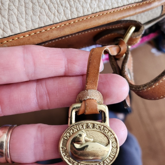 Dooney and Bourke vintage tan leather crossbody - Picture 5 of 7